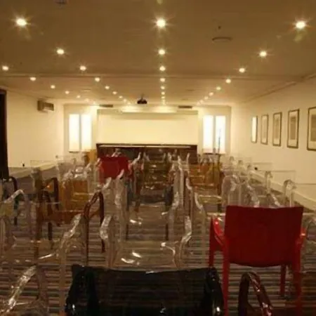 Samm Bistro 4*