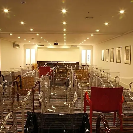 Отель Samm Bistro 4*