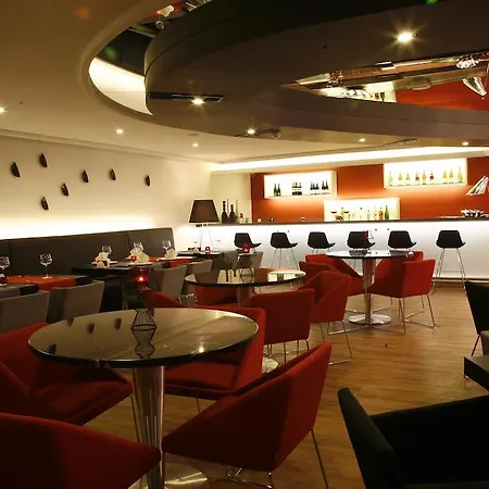 מלון Samm Bistro